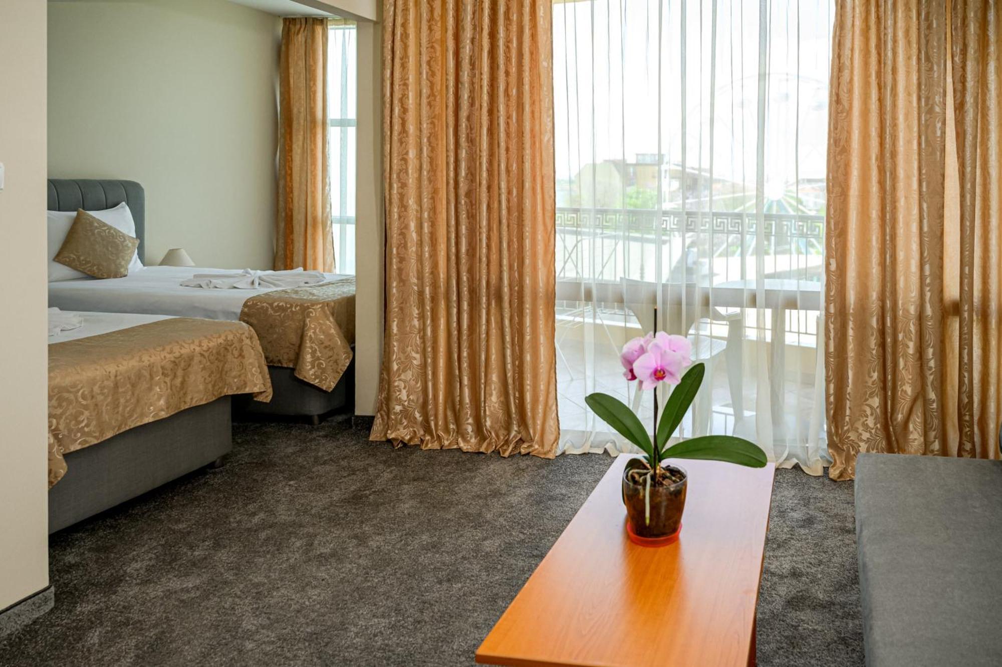 Paradise Hotel & Relax Center Pomorie Ngoại thất bức ảnh