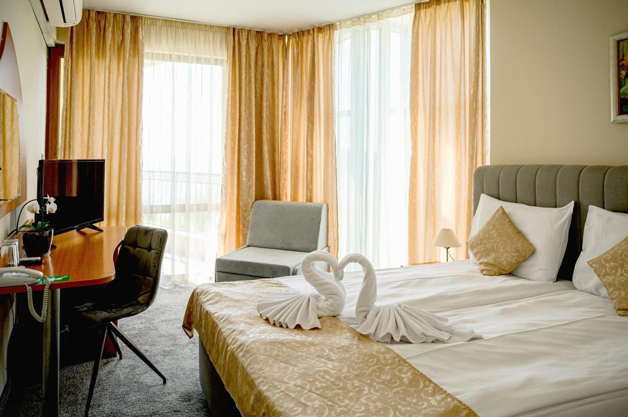 Paradise Hotel & Relax Center Pomorie Ngoại thất bức ảnh